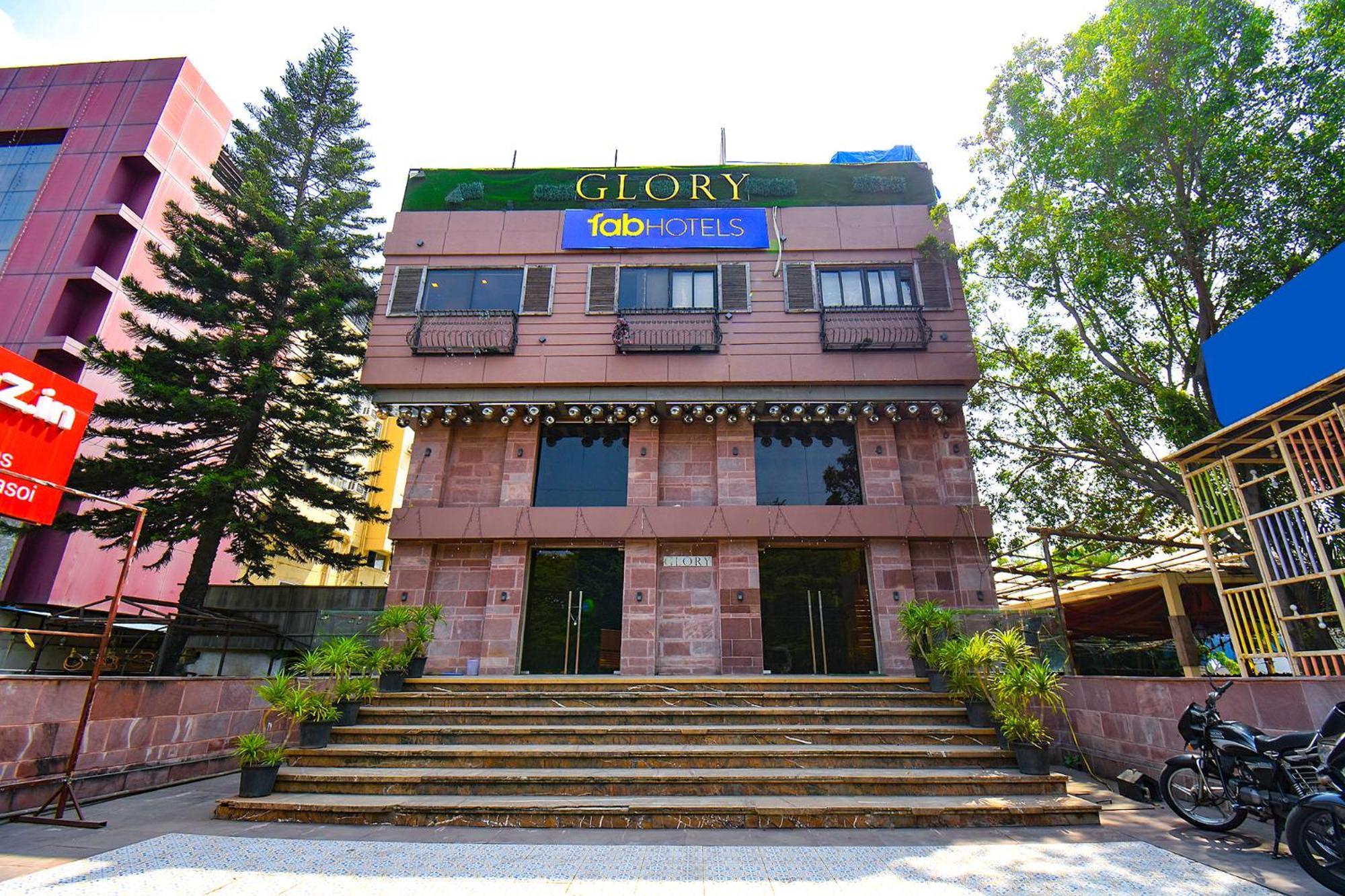 Отель Fabexpress Glory - Nr Skywalk Bridge Pimpri-Chinchwad Экстерьер фото