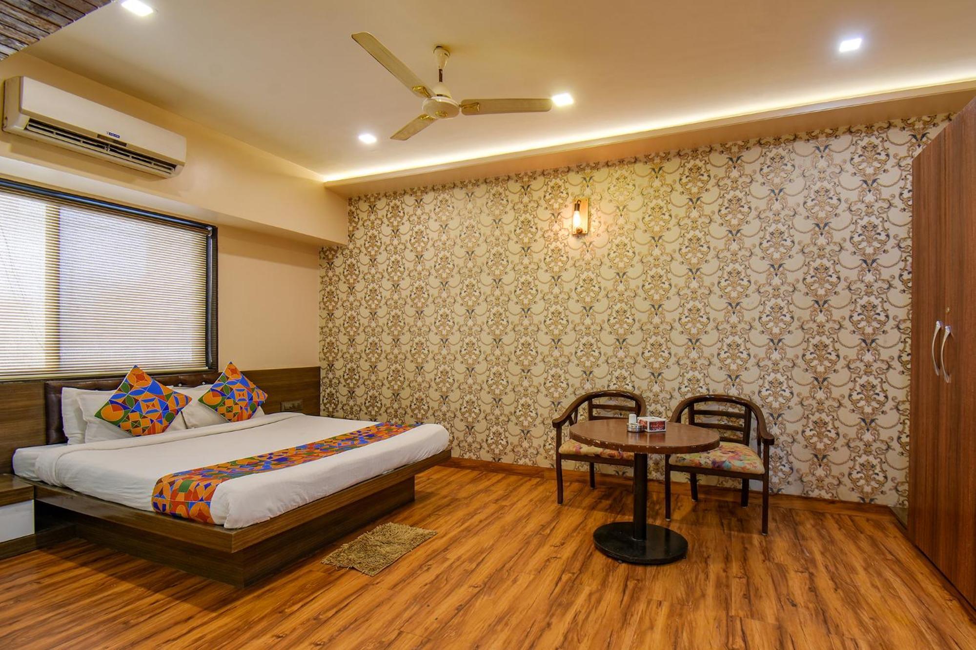 Отель Fabexpress Glory - Nr Skywalk Bridge Pimpri-Chinchwad Экстерьер фото