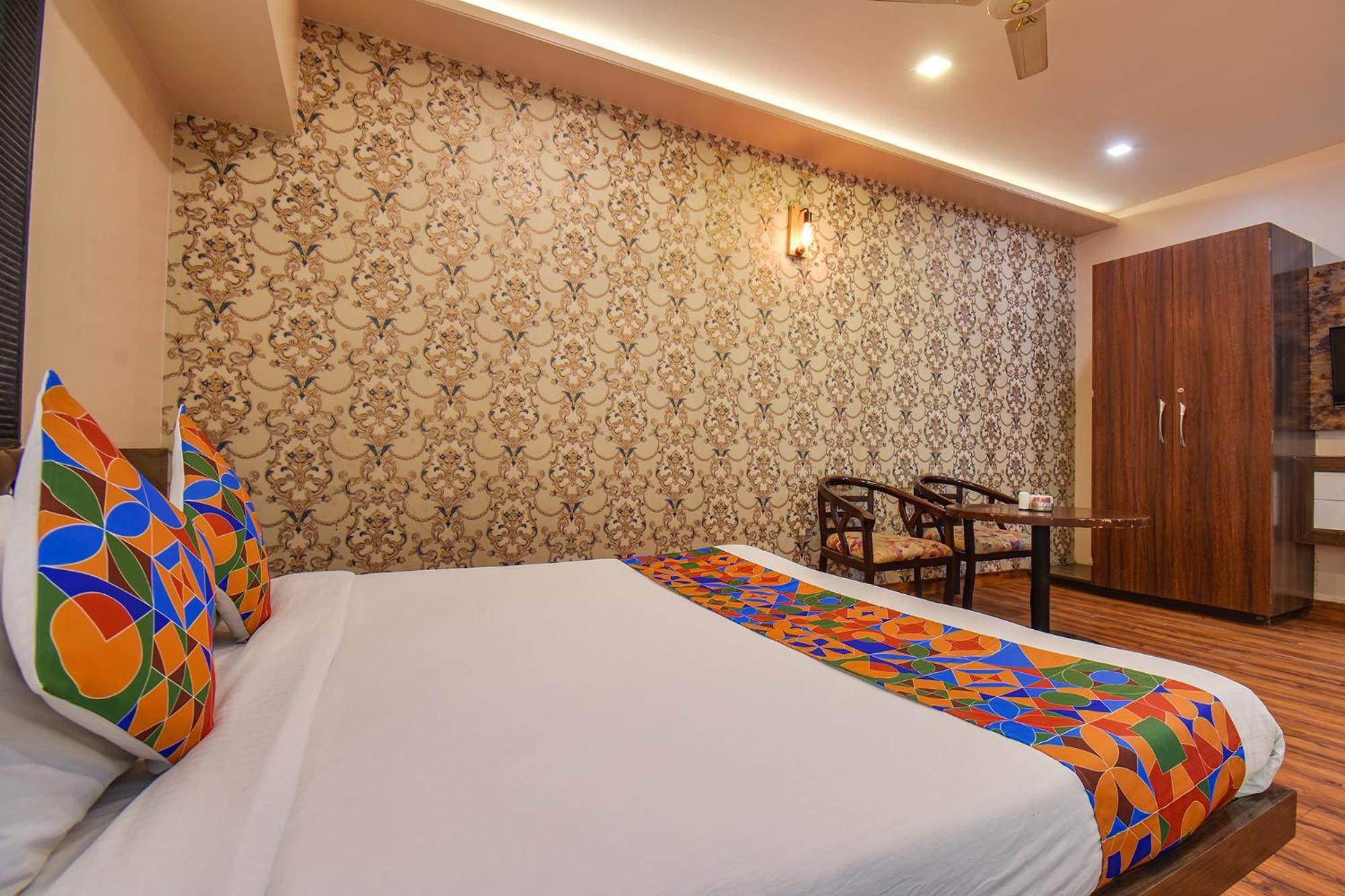 Отель Fabexpress Glory - Nr Skywalk Bridge Pimpri-Chinchwad Экстерьер фото