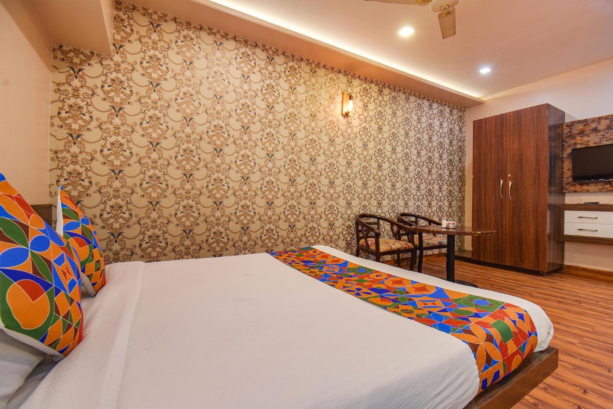 Отель Fabexpress Glory - Nr Skywalk Bridge Pimpri-Chinchwad Экстерьер фото