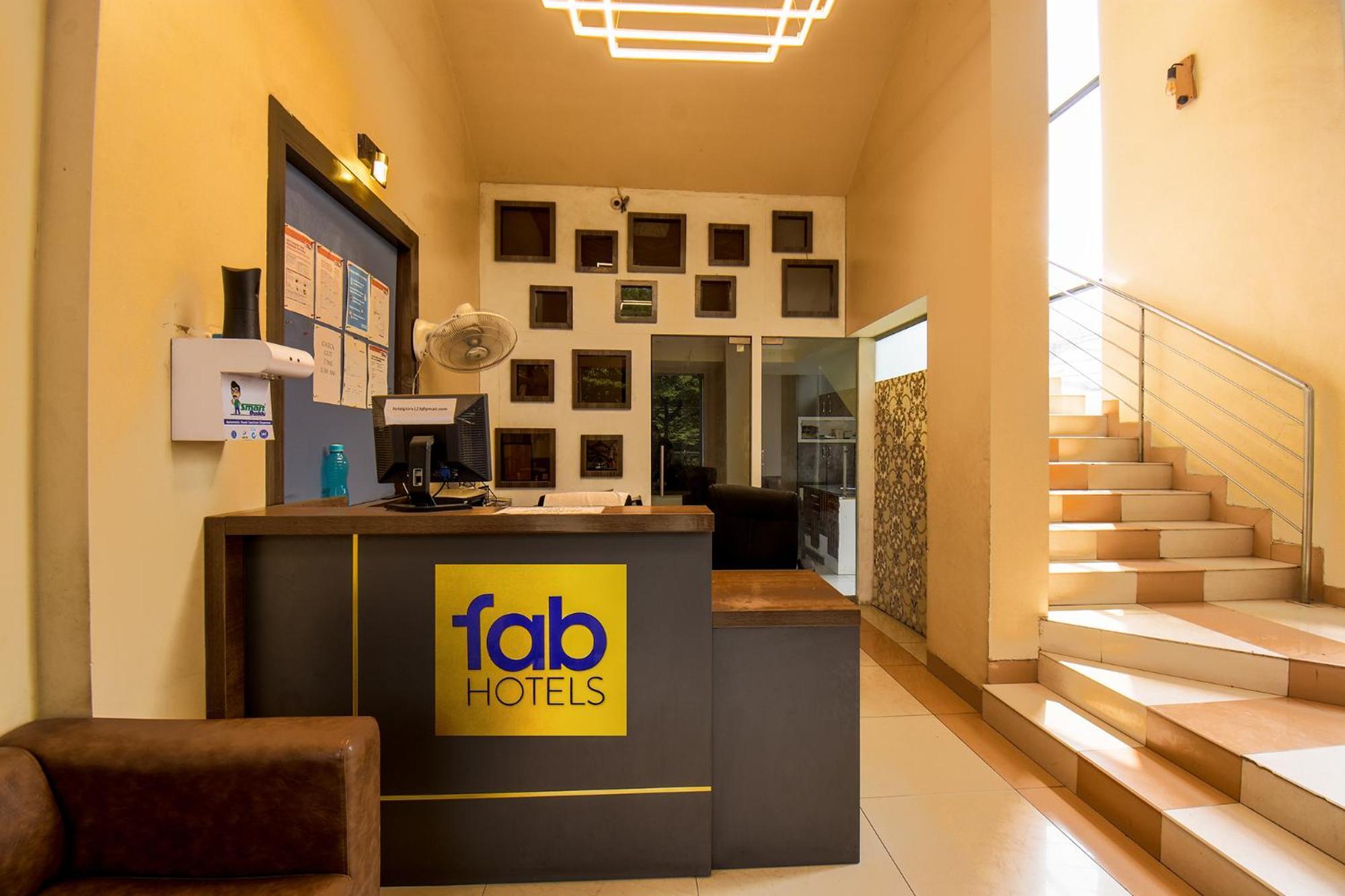 Отель Fabexpress Glory - Nr Skywalk Bridge Pimpri-Chinchwad Экстерьер фото